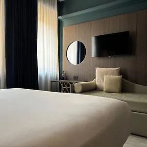 2* ホテル エスコ